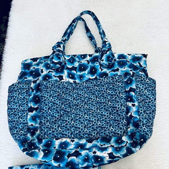 Marc by Marc Jacobs Floral Blue/White Tote Bag w/ mat & straps - Picture 6 of 16